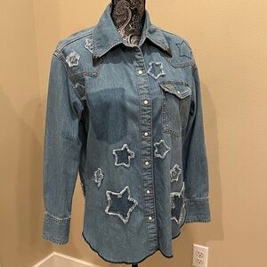 Wrangler Lainey Wilson Women's Cotton Light Blue Denim Jean shirt Size Small